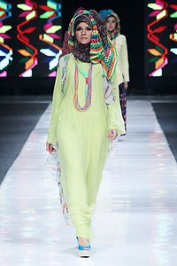 Jeny Tjahyawati Puzzle In Colour. Jakarta Fashion Week 2013 at Plaza Senayan. Jakarta. [Foto: Mohammad Abduh/Wolipop]