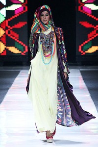 Jeny Tjahyawati Puzzle In Colour. Jakarta Fashion Week 2013 at Plaza Senayan. Jakarta. [Foto: Mohammad Abduh/Wolipop]