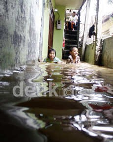 Pagi Ini, Banjir Setinggi 70 Cm Masih Genangi Sejumlah Titik di Jakarta