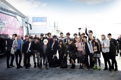  Konser di Atas Air dan Diwarnai Hujan SM Town Singapura