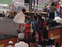 Rini Idol menghibur para pengguna Ertiga terutama anak-anak di panggung utama Plaza Arsipela, TMII. Dadan Kuswaraharja/Detik Oto