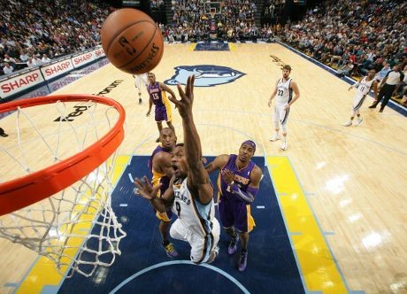Grizzlies Tundukkan Lakers