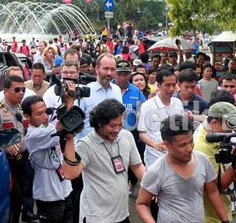 Jokowi Gowes di Bundaran HI dengan Sepeda Ceper
