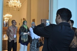 Jepret! Tamu Luar Negeri pun Foto-foto di Istana Bogor