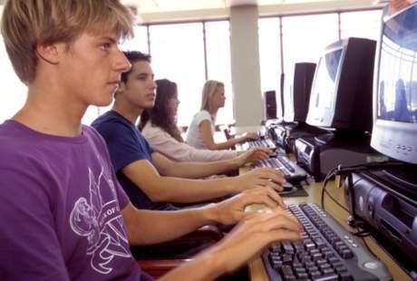 Studi: Remaja Makin Sembunyikan Perilaku Internet dari Orang Tua