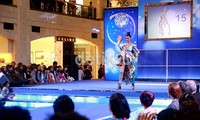 Karya Albert Ferdy dari Yogyakarta berjudul New Look menjadi rancangan busana paling favorit pilihan pengunjung Plaza Senayan. Sehari sebelumnya, rancangan ini telah dipamerkan untuk meraih pilihan favorit.