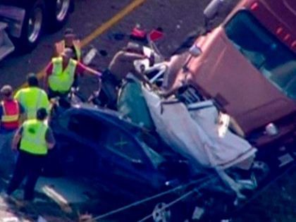 140 Mobil Tabrakan, 2 Tewas di Hari Thanksgiving