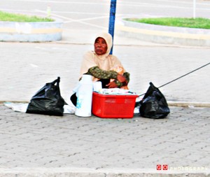 nenek penjual minuman