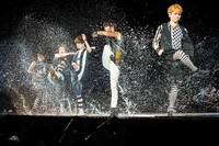 SHINee tampil lengkap berlima. (dok. RITS)