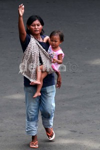 Ini dia aksi Sri Marwati saat bertugas.