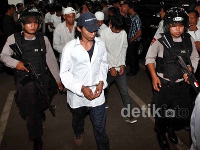 99 Terdakwa Bentrok Cengkareng Tiba di PN Jakbar