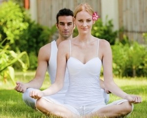 5 Keuntungan Latihan Yoga bagi Kualitas Seks Anda & Pasangan
