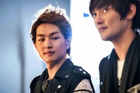 Onew turut mempromosikan konser SHINee yang akan digelar di Singapura pada 8 Desember mendatang. (dok. RITS)