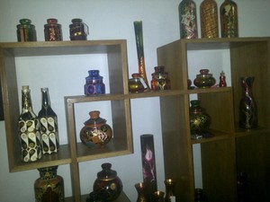Wanita Ini Berhasil Sulap Botol Bekas Jamu Jadi Rupiah