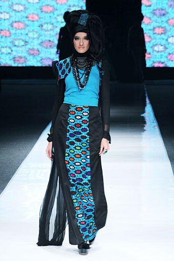 Noni Zakiah THREELOGY. Jakarta Fashion Week 2013 at Plaza Senayan. Jakarta. [Foto: Mohammad Abduh/Wolipop]