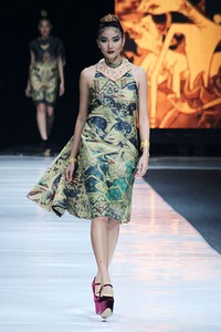 Ghea Panggabean Symbolism. Jakarta Fashion Week 2013 at Plaza Senayan. Jakarta. [Foto: Mohammad Abduh/Wolipop]