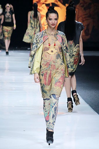 Ghea Panggabean Symbolism. Jakarta Fashion Week 2013 at Plaza Senayan. Jakarta. [Foto: Mohammad Abduh/Wolipop]
