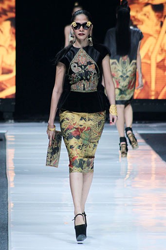 Ghea Panggabean Symbolism. Jakarta Fashion Week 2013 at Plaza Senayan. Jakarta. [Foto: Mohammad Abduh/Wolipop]