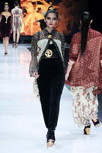 Ghea Panggabean Symbolism. Jakarta Fashion Week 2013 at Plaza Senayan. Jakarta. [Foto: Mohammad Abduh/Wolipop]