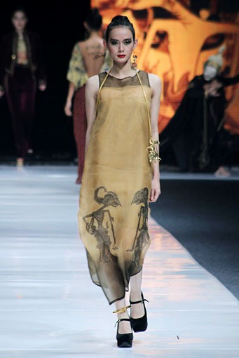Ghea Panggabean Symbolism. Jakarta Fashion Week 2013 at Plaza Senayan. Jakarta. [Foto: Mohammad Abduh/Wolipop]