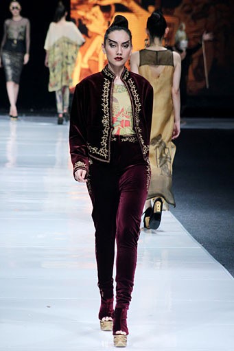 Ghea Panggabean Symbolism. Jakarta Fashion Week 2013 at Plaza Senayan. Jakarta. [Foto: Mohammad Abduh/Wolipop]