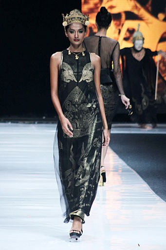 Ghea Panggabean Symbolism. Jakarta Fashion Week 2013 at Plaza Senayan. Jakarta. [Foto: Mohammad Abduh/Wolipop]