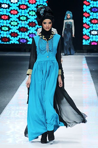 Noni Zakiah THREELOGY. Jakarta Fashion Week 2013 at Plaza Senayan. Jakarta. [Foto: Mohammad Abduh/Wolipop]