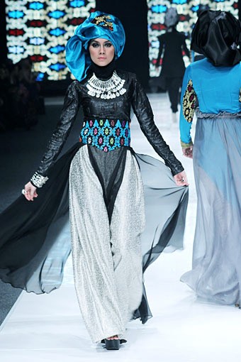 Noni Zakiah THREELOGY. Jakarta Fashion Week 2013 at Plaza Senayan. Jakarta. [Foto: Mohammad Abduh/Wolipop]