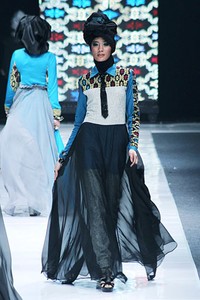 Noni Zakiah THREELOGY. Jakarta Fashion Week 2013 at Plaza Senayan. Jakarta. [Foto: Mohammad Abduh/Wolipop]