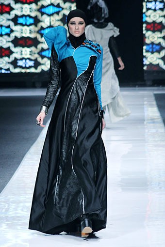 Noni Zakiah THREELOGY. Jakarta Fashion Week 2013 at Plaza Senayan. Jakarta. [Foto: Mohammad Abduh/Wolipop]