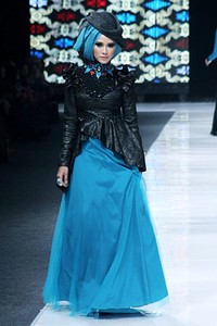 Noni Zakiah THREELOGY. Jakarta Fashion Week 2013 at Plaza Senayan. Jakarta. [Foto: Mohammad Abduh/Wolipop]