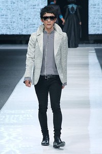 Noni Zakiah THREELOGY. Jakarta Fashion Week 2013 at Plaza Senayan. Jakarta. [Foto: Mohammad Abduh/Wolipop]