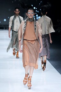 Deden Siswanto In The Dim Light. Jakarta Fashion Week 2013 at Plaza Senayan. Jakarta. [Foto: Mohammad Abduh/Wolipop]