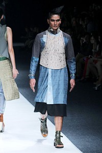 Deden Siswanto In The Dim Light. Jakarta Fashion Week 2013 at Plaza Senayan. Jakarta. [Foto: Mohammad Abduh/Wolipop]