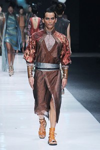 Deden Siswanto In The Dim Light. Jakarta Fashion Week 2013 at Plaza Senayan. Jakarta. [Foto: Mohammad Abduh/Wolipop]