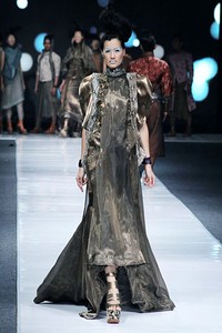 Deden Siswanto In The Dim Light. Jakarta Fashion Week 2013 at Plaza Senayan. Jakarta. [Foto: Mohammad Abduh/Wolipop]