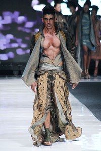 Deden Siswanto In The Dim Light. Jakarta Fashion Week 2013 at Plaza Senayan. Jakarta. [Foto: Mohammad Abduh/Wolipop]