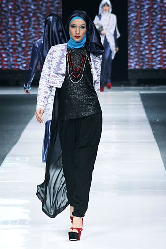 Restu Anggraini THREELOGY. Jakarta Fashion Week 2013 at Plaza Senayan. Jakarta. [Foto: Mohammad Abduh/Wolipop]