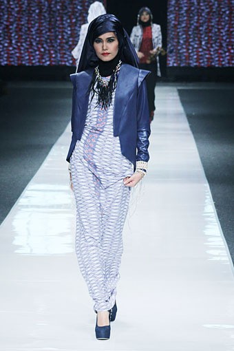 Restu Anggraini THREELOGY. Jakarta Fashion Week 2013 at Plaza Senayan. Jakarta. [Foto: Mohammad Abduh/Wolipop]