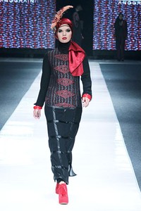 Restu Anggraini THREELOGY. Jakarta Fashion Week 2013 at Plaza Senayan. Jakarta. [Foto: Mohammad Abduh/Wolipop]