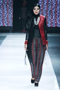 Restu Anggraini THREELOGY. Jakarta Fashion Week 2013 at Plaza Senayan. Jakarta. [Foto: Mohammad Abduh/Wolipop]