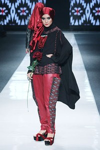 Restu Anggraini THREELOGY. Jakarta Fashion Week 2013 at Plaza Senayan. Jakarta. [Foto: Mohammad Abduh/Wolipop]