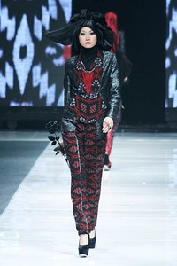 Restu Anggraini THREELOGY. Jakarta Fashion Week 2013 at Plaza Senayan. Jakarta. [Foto: Mohammad Abduh/Wolipop]