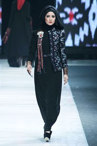 Restu Anggraini THREELOGY. Jakarta Fashion Week 2013 at Plaza Senayan. Jakarta. [Foto: Mohammad Abduh/Wolipop]