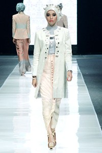 Ria Miranda THREELOGY Jakarta Fashion Week 2013 at Plaza Senayan. Jakarta. [Foto: Mohammad Abduh/Wolipop]