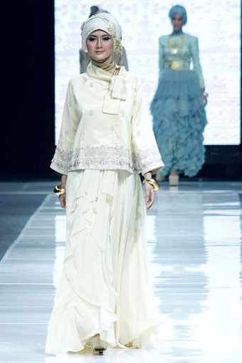 Ria Miranda THREELOGY Jakarta Fashion Week 2013 at Plaza Senayan. Jakarta. [Foto: Mohammad Abduh/Wolipop]