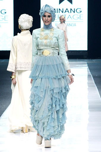 Ria Miranda THREELOGY Jakarta Fashion Week 2013 at Plaza Senayan. Jakarta. [Foto: Mohammad Abduh/Wolipop]