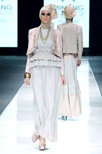 Ria Miranda THREELOGY Jakarta Fashion Week 2013 at Plaza Senayan. Jakarta. [Foto: Mohammad Abduh/Wolipop]