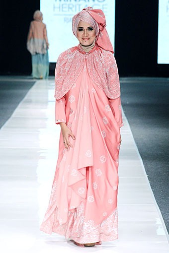 Ria Miranda THREELOGY Jakarta Fashion Week 2013 at Plaza Senayan. Jakarta. [Foto: Mohammad Abduh/Wolipop]