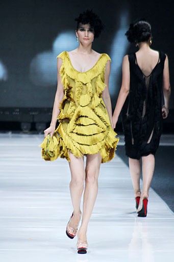 Oscar Lawalata Couture 2013 My Name is 20S. Jakarta Fashion Week 2013 at Plaza Senayan. Jakarta. [Foto: Mohammad Abduh/Wolipop]